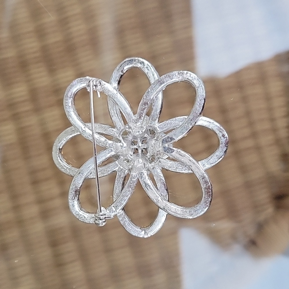 Vintage rhinestone flower pin - Picture 3 of 4